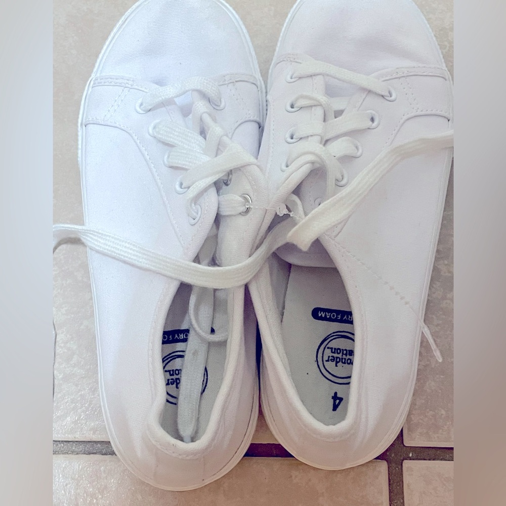 NWOT- Basic White Youth Loafer - Picture 2 of 4